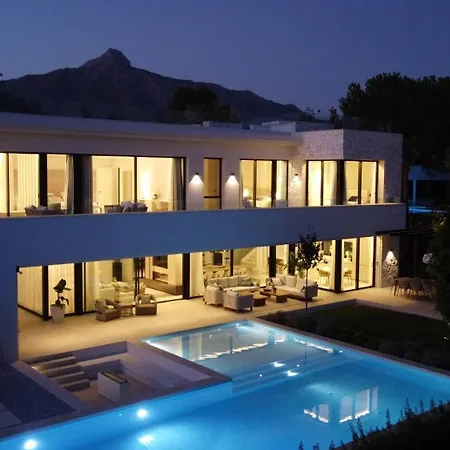 Martine, Nueva Andalucia, *