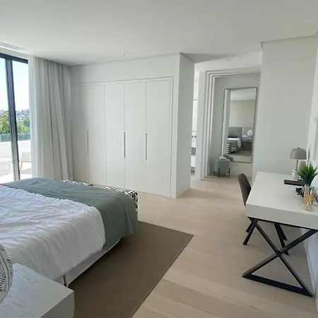 Martine, Nueva Andalucia,