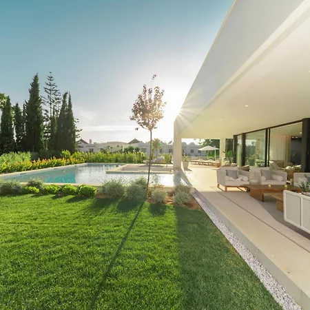 Nyaraló Martine, Nueva Andalucia,