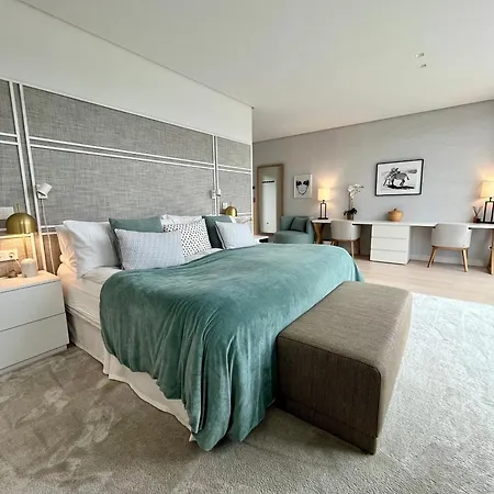 Martine, Nueva Andalucia, * Marbella