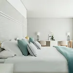 Martine, Nueva Andalucia,