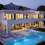 Martine, Nueva Andalucia,