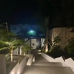 Nyaraló Martine, Nueva Andalucia, *