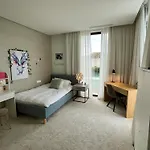 Nyaraló Martine, Nueva Andalucia,