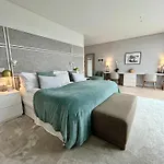 Martine, Nueva Andalucia, * Marbella