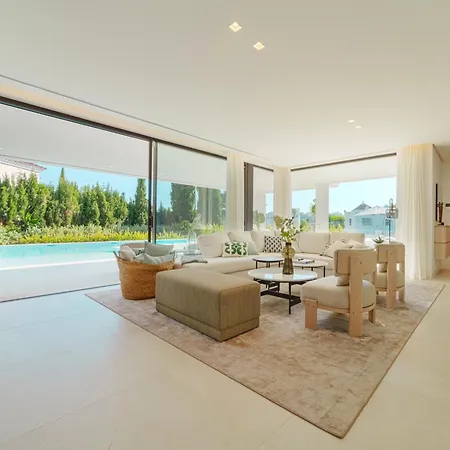 Martine, Nueva Andalucia, *