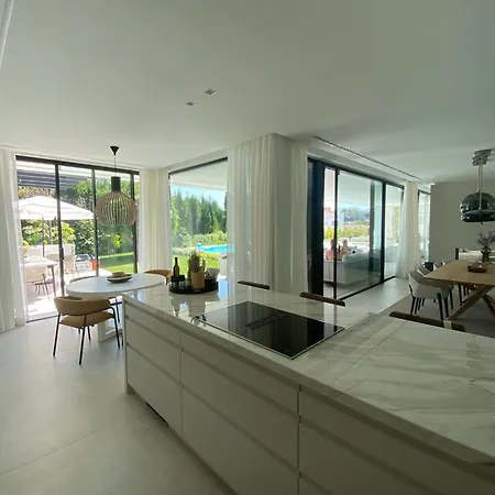 Martine, Nueva Andalucia, * Marbella