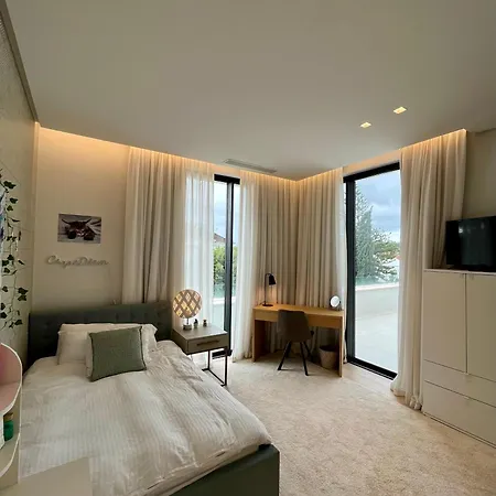 Martine, Nueva Andalucia, *