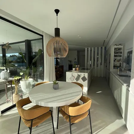 Martine, Nueva Andalucia, *