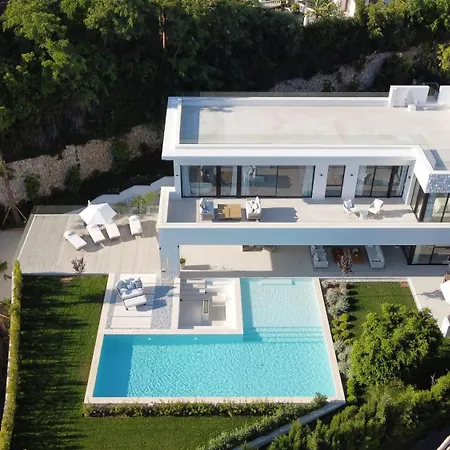 Martine, Nueva Andalucia,