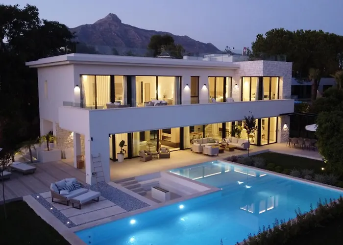 Martine, Nueva Andalucia,