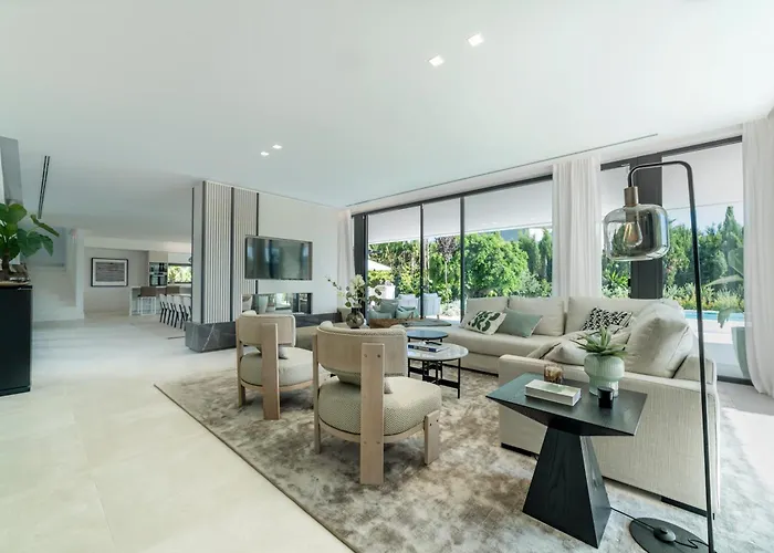 Martine, Nueva Andalucia,