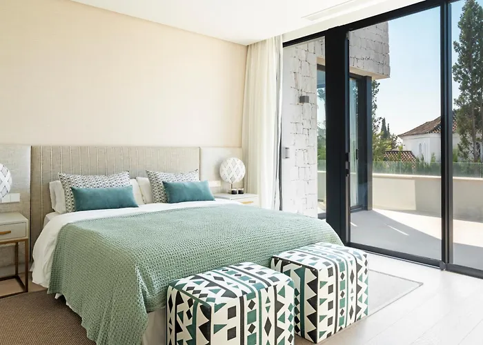 Martine, Nueva Andalucia, * Marbella