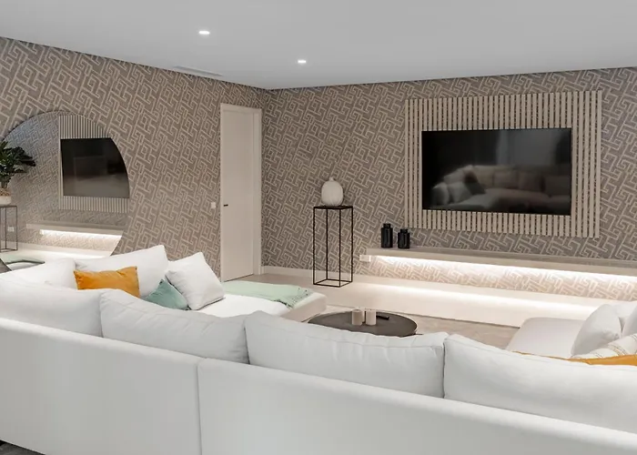 Martine, Nueva Andalucia, *