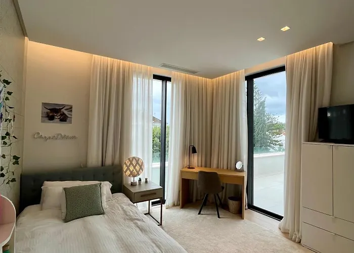 Martine, Nueva Andalucia, *