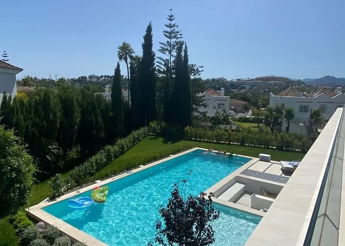 Martine, Nueva Andalucia, * Marbella