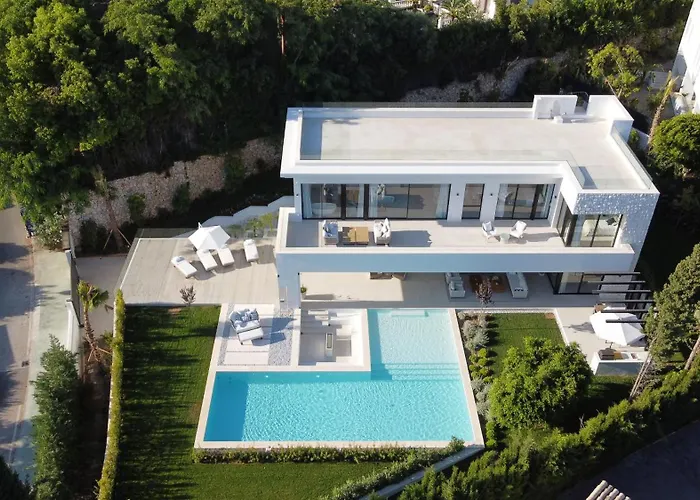 Martine, Nueva Andalucia,