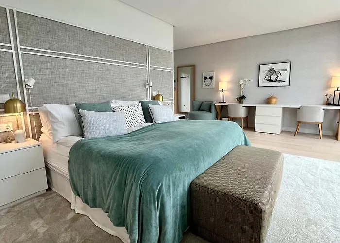 Martine, Nueva Andalucia, * Marbella