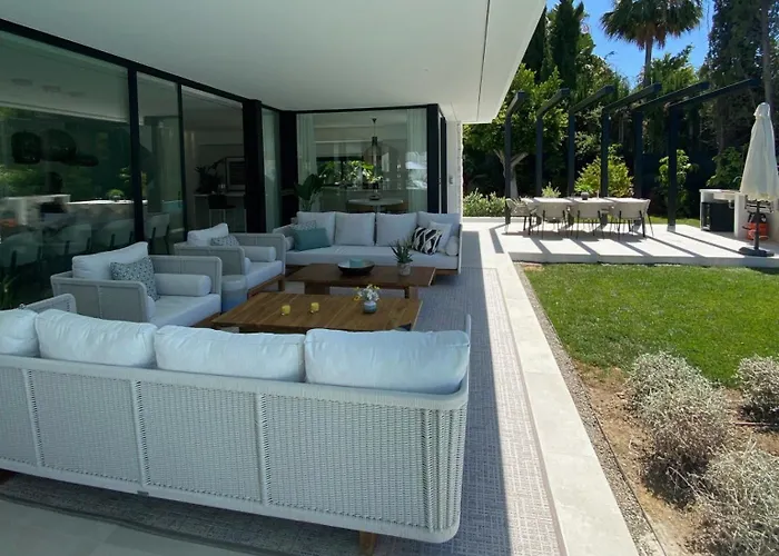 Martine, Nueva Andalucia,