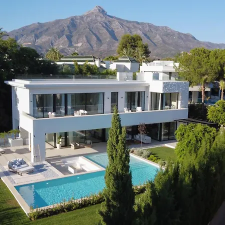 Martine, Nueva Andalucia, Holiday home *