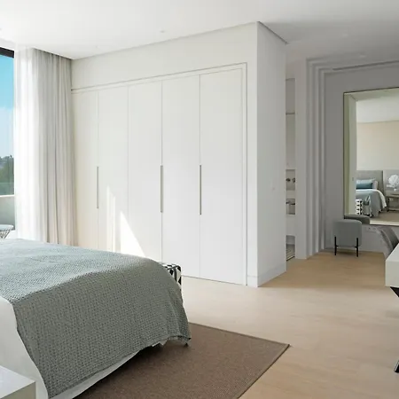 Martine, Nueva Andalucia, Feriehus *