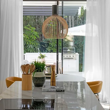 Martine, Nueva Andalucia, Feriehus