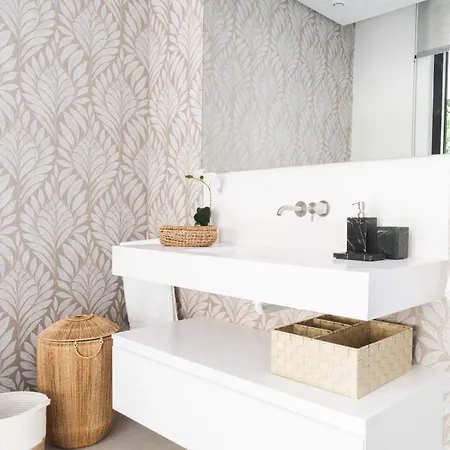 Martine, Nueva Andalucia, Feriehus *