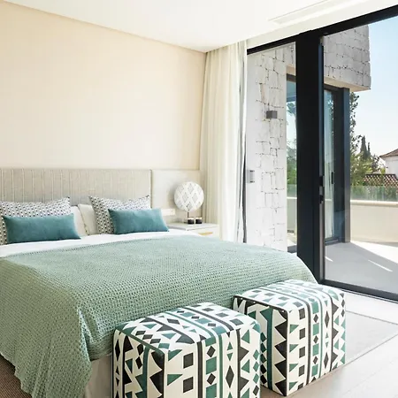 Martine, Nueva Andalucia, * Marbella