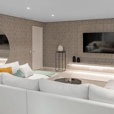 Martine, Nueva Andalucia, *