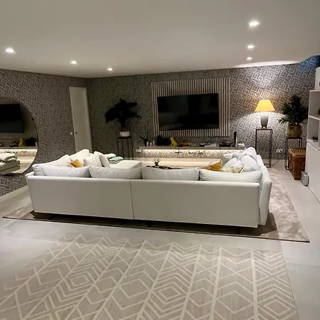 Martine, Nueva Andalucia, Feriehus