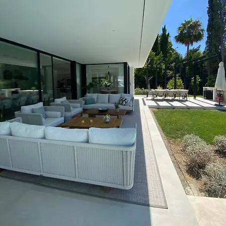 Martine, Nueva Andalucia,