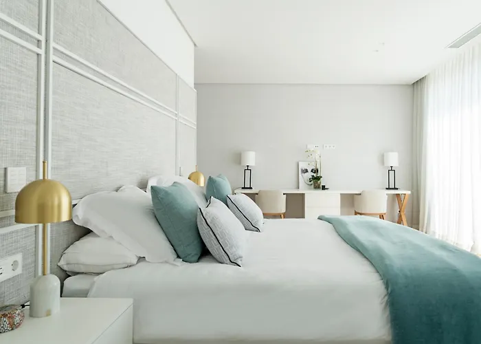 Martine, Nueva Andalucia,