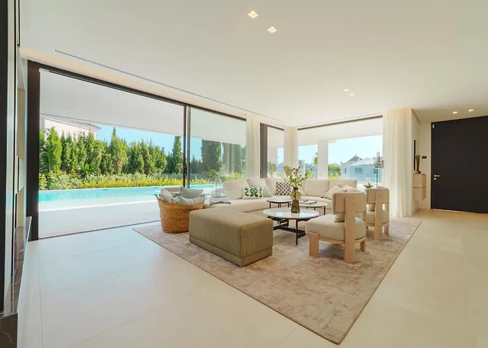 Martine, Nueva Andalucia, *