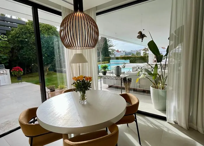 Martine, Nueva Andalucia, * ماربيا